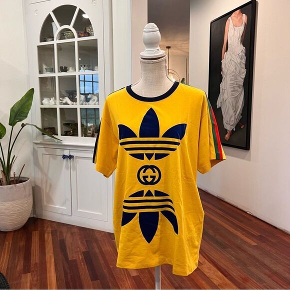 Gucci x Adidas
2022 Web Accent T-Shirt Unisex 
Est. Retail Price of $1,130.00 - Picture 1 of 10